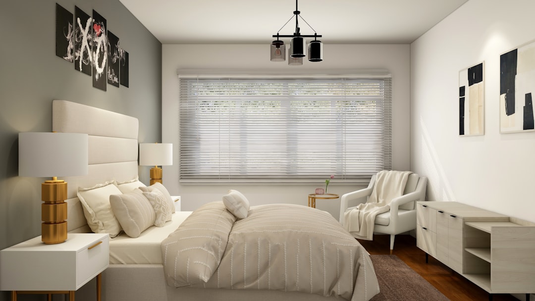 Verduisterende gordijnen in moderne slaapkamer. Verduisterende gordijnen in moderne slaapkamer.