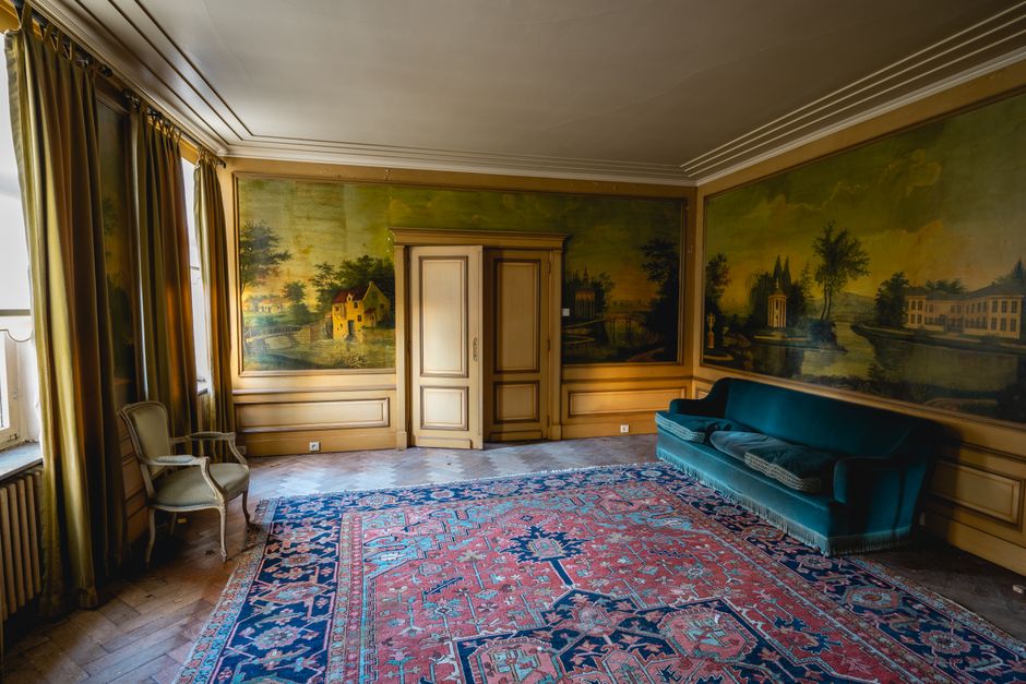 Kamerhoge gordijnen in moderne woonkamer. Kamerhoge gordijnen in moderne woonkamer.