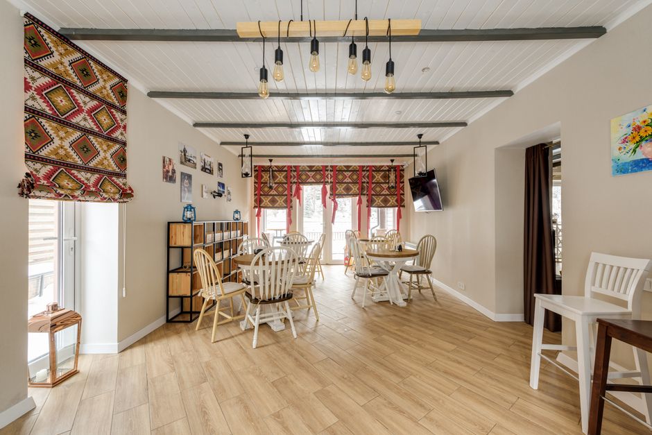 Boho-chic gordijnen met kleurrijke motieven. Boho-chic gordijnen met kleurrijke motieven.